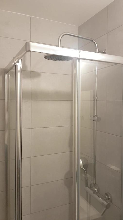 New Cheap Private Room, Kitchen ,tram On Site, 12 Minutes From Train Station With Tram , In 17 Min With Tram , Privée Pas Cher, Cuisine équipée , Tram Sur Place, à 12 Min De La Gare De Avec Le Tram, 17 Min * Nizza