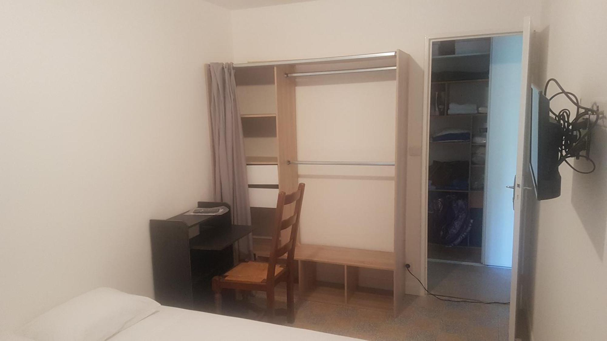 New Cheap Private Room, Kitchen ,tram On Site, 12 Minutes From Train Station With Tram , In 17 Min With Tram , Privée Pas Cher, Cuisine équipée , Tram Sur Place, à 12 Min De La Gare De Avec Le Tram, 17 Min *