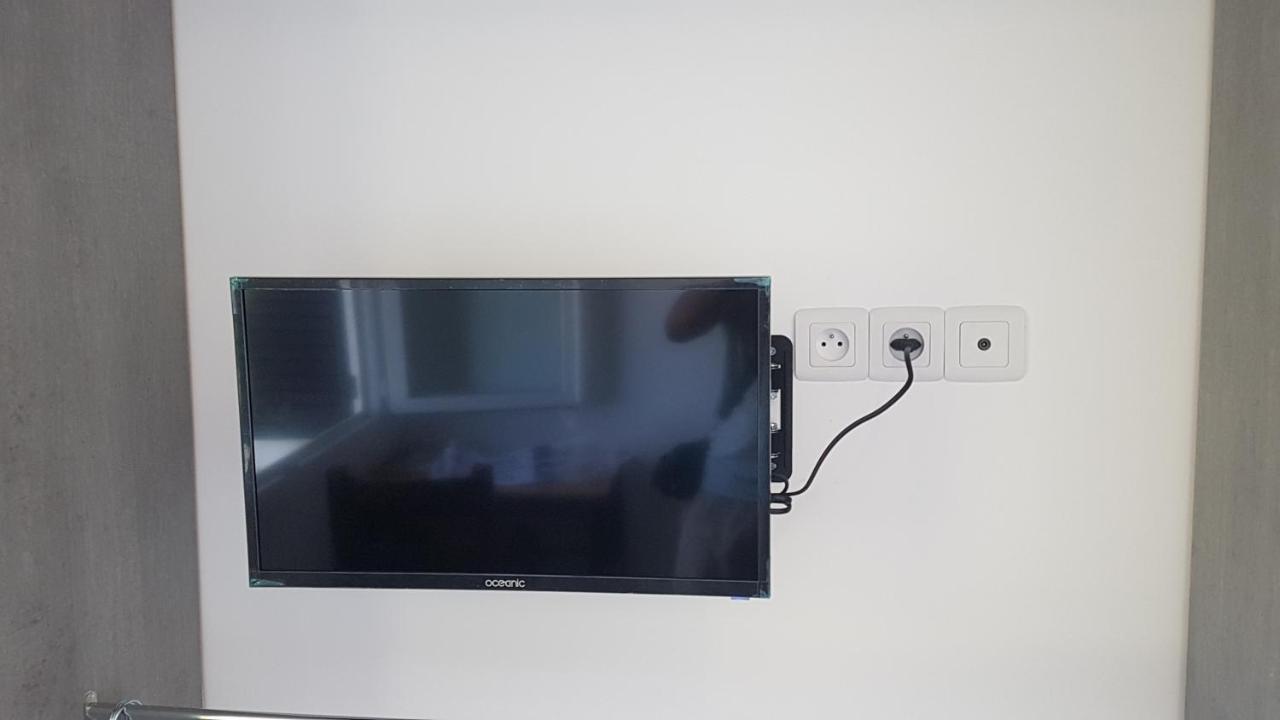 New Cheap Private Room, Kitchen , Overwieuw Sea,tram On Spot, 12 Minutes From Train Station With Tram , In 17 Min Tram , Privee Pas Cher, Cuisine Equipee , Tram Sur Place, Apercu Mer, 12 Min De La Gare De Avec Le Tram, 17 Min *
