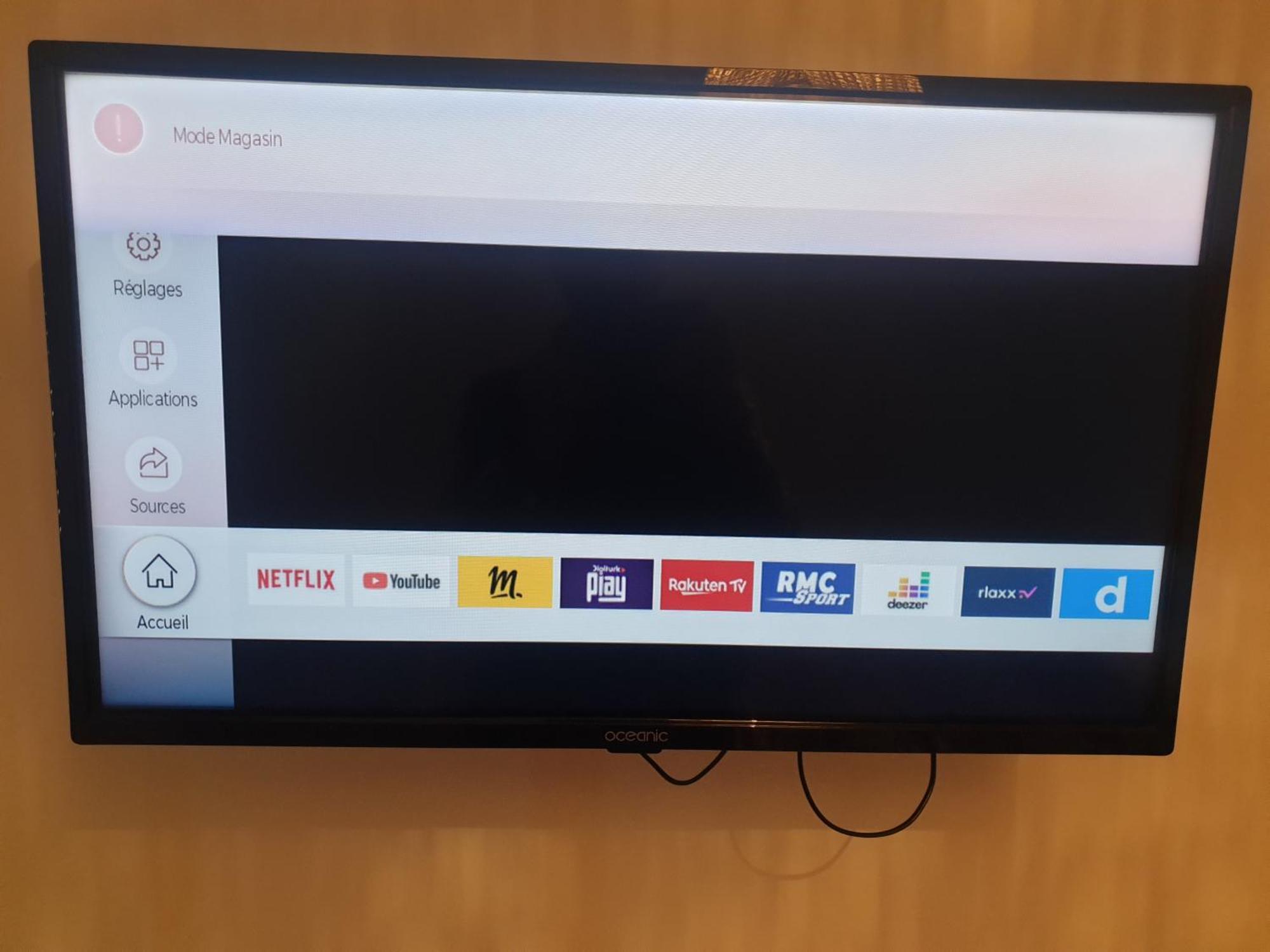 New Cheap Private Room, Kitchen , Overwieuw Sea,tram On Spot, 12 Minutes From Train Station With Tram , In 17 Min Tram , Privee Pas Cher, Cuisine Equipee , Tram Sur Place, Apercu Mer, 12 Min De La Gare De Avec Le Tram, 17 Min Nizza