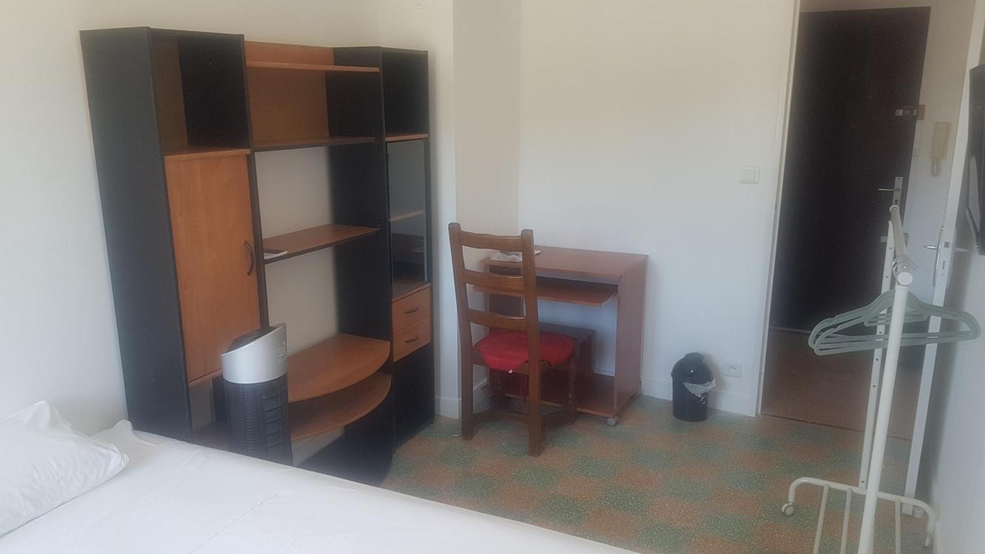 New Cheap Private Room, Kitchen , Overwieuw Sea,tram On Spot, 12 Minutes From Train Station With Tram , In 17 Min Tram , Privee Pas Cher, Cuisine Equipee , Tram Sur Place, Apercu Mer, 12 Min De La Gare De Avec Le Tram, 17 Min